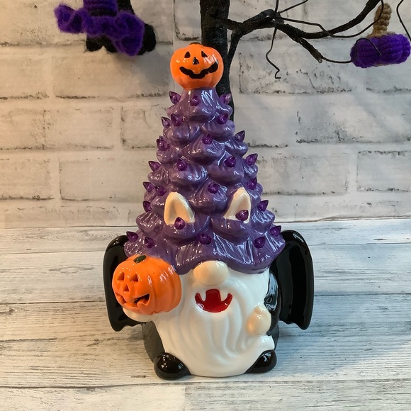 Hexagram Vampire Halloween Gnome - Picture 4 of 8